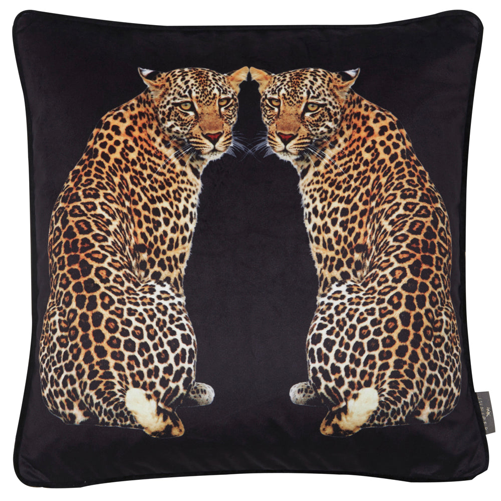 PRINTED LEOPARDS ON BLACK VELVET 45 X 45

Size: 45 x 45 cm